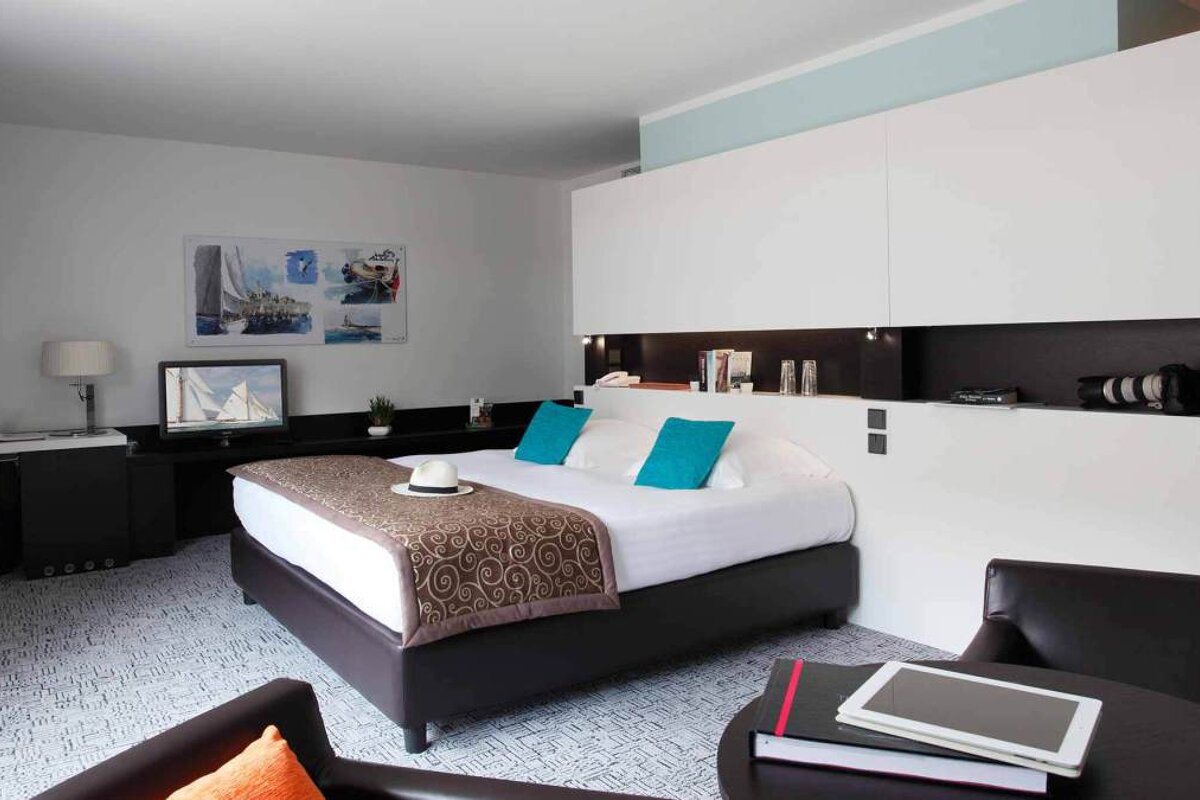 Royal Antibes Hotel, Antibes double bedroom