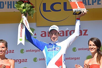 Thibaut Pinot takes the victory at Alpe d'Huez