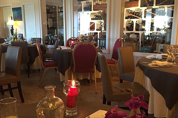 Gajulea Restaurant, Le Barroux interior