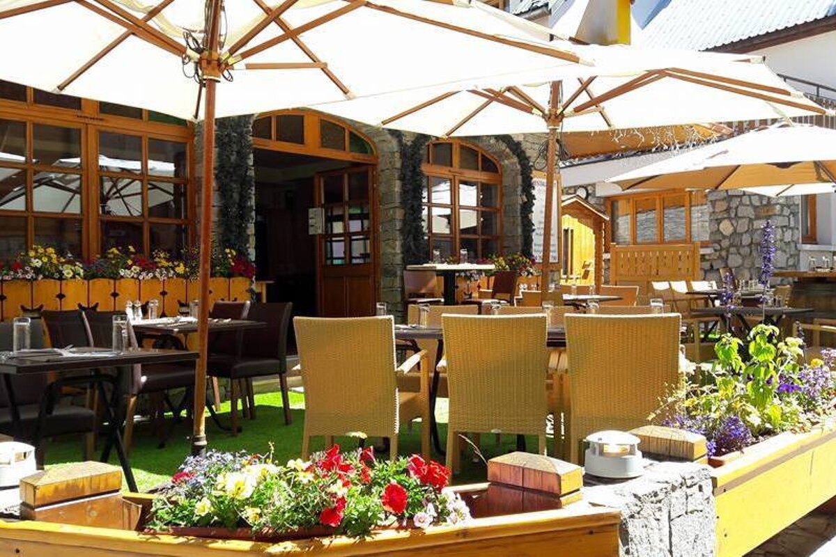 L'Alisier Restaurant, 2 Alpes restaurant terrasse