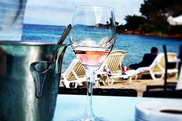 wine & ice bucket on beach in Antibes