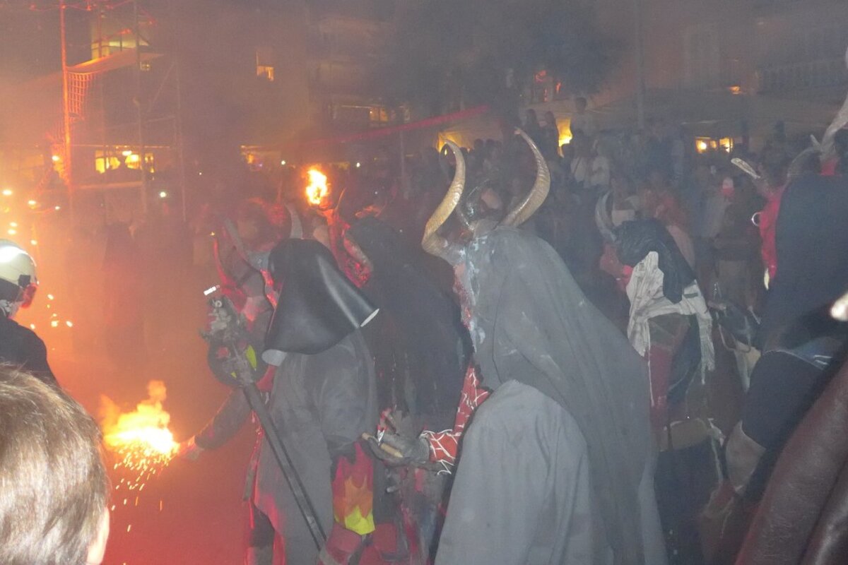 people dressed with horns and costumes in mallorca