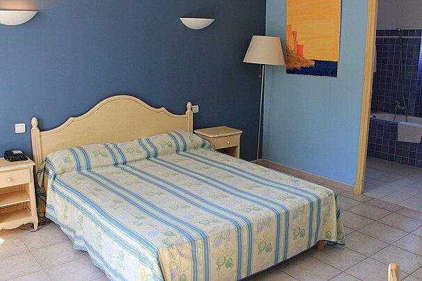 Les Palmiers Hotel, Saint Tropez double bedroom