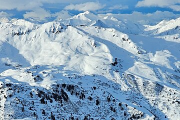 Snow and sun on the slopes in Val Thorens