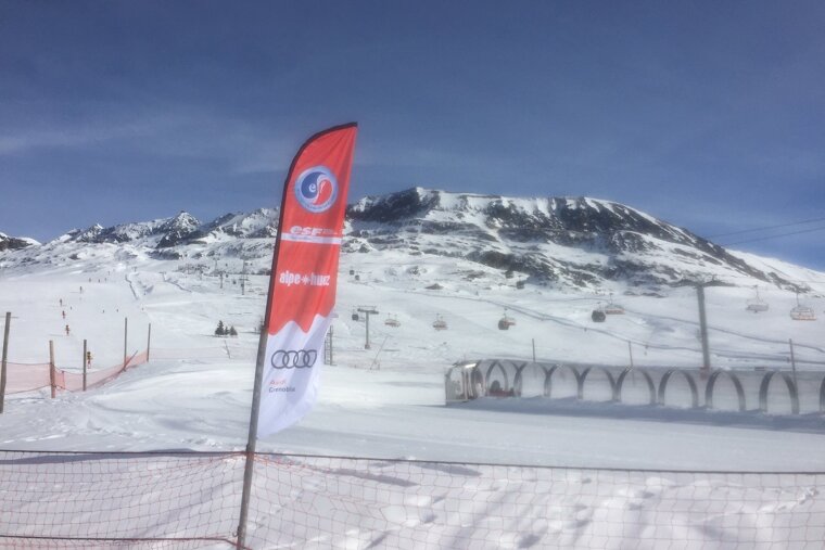 Alpe d'Huez enjoys cold temperatures & sunshine