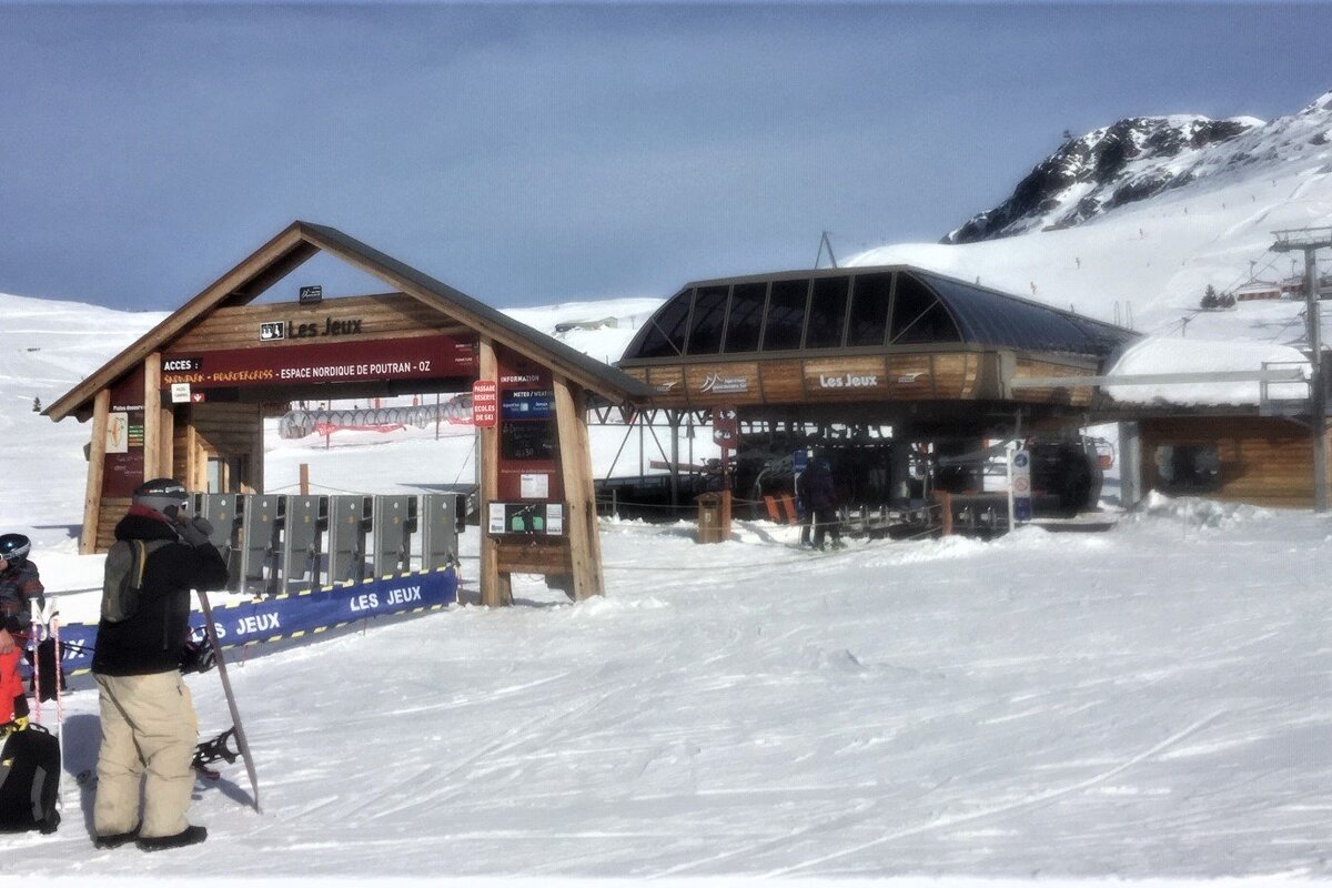 Alpe d'Huez enjoys cold temperatures & sunshine