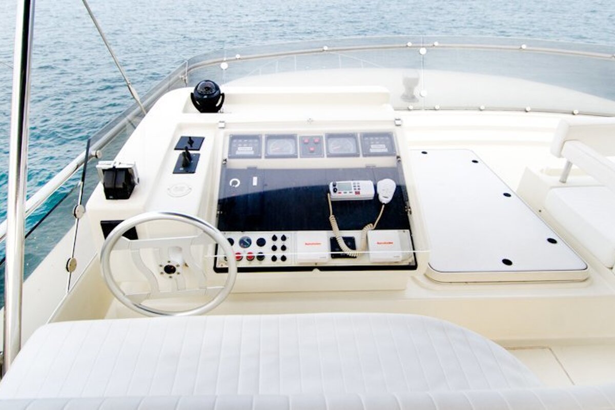 Ferretti 70' 21.7m Motor Yacht, Palma de Mallorca cockpit