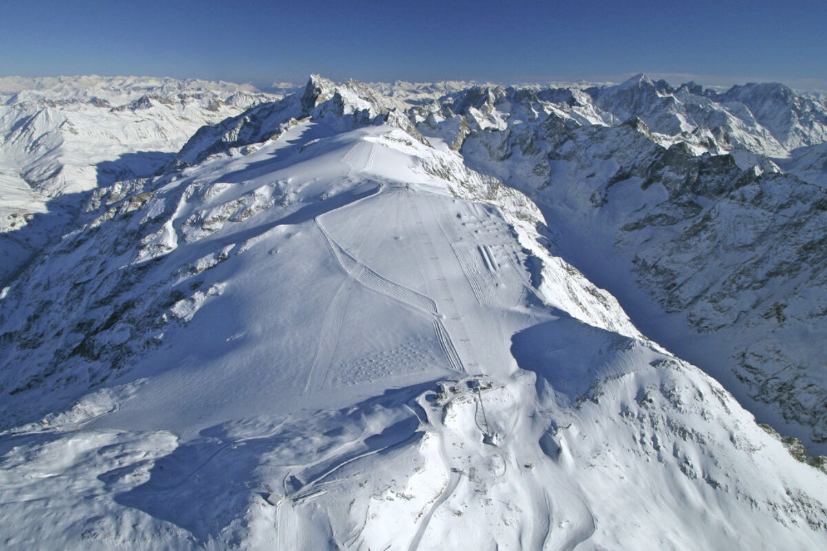Half Term Re-Opening of the Glacier in 2 Alpes
