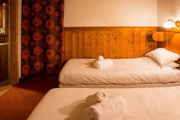 Ibex Chalet, Val Thorens twin bedroom