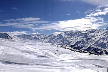 crisp blue skies over val thorens
