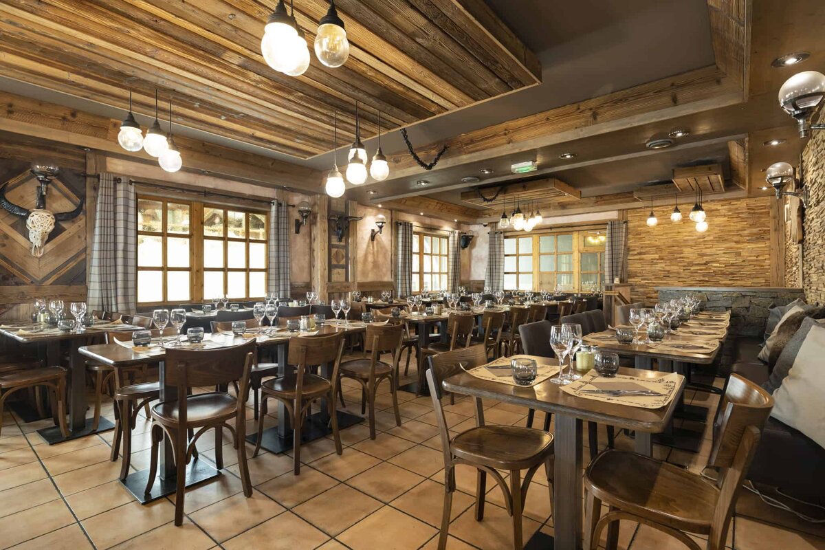 A restaurant with a lot of tables and chairs