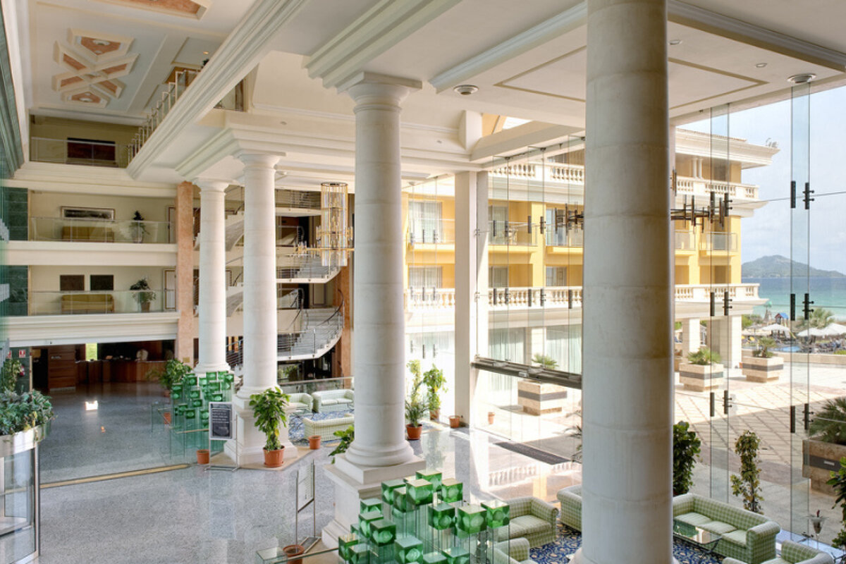 Be Live Grand Palace Luxury Hotel, Playa de Muro  lobby