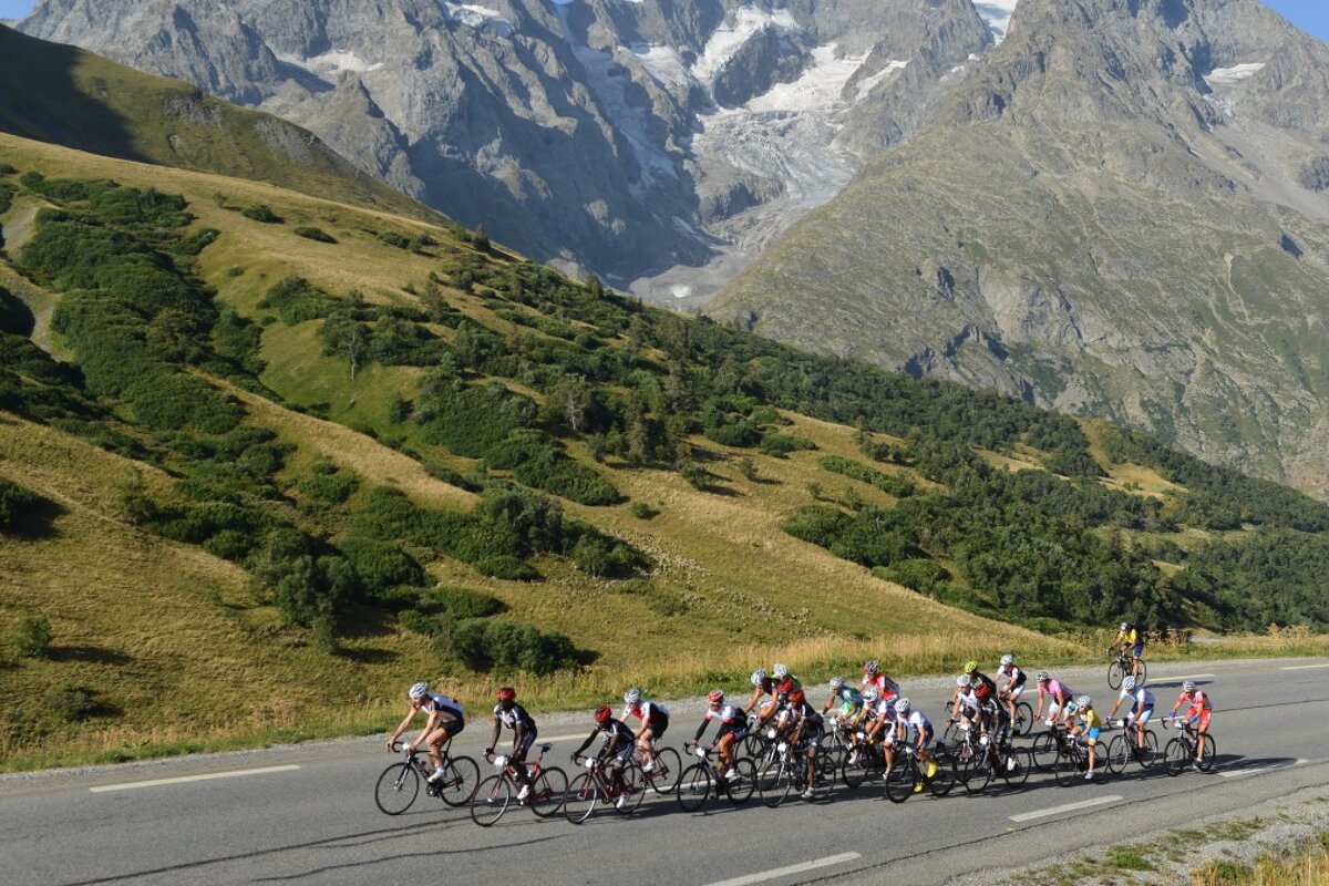 Cyclists on the Col du Lautaret