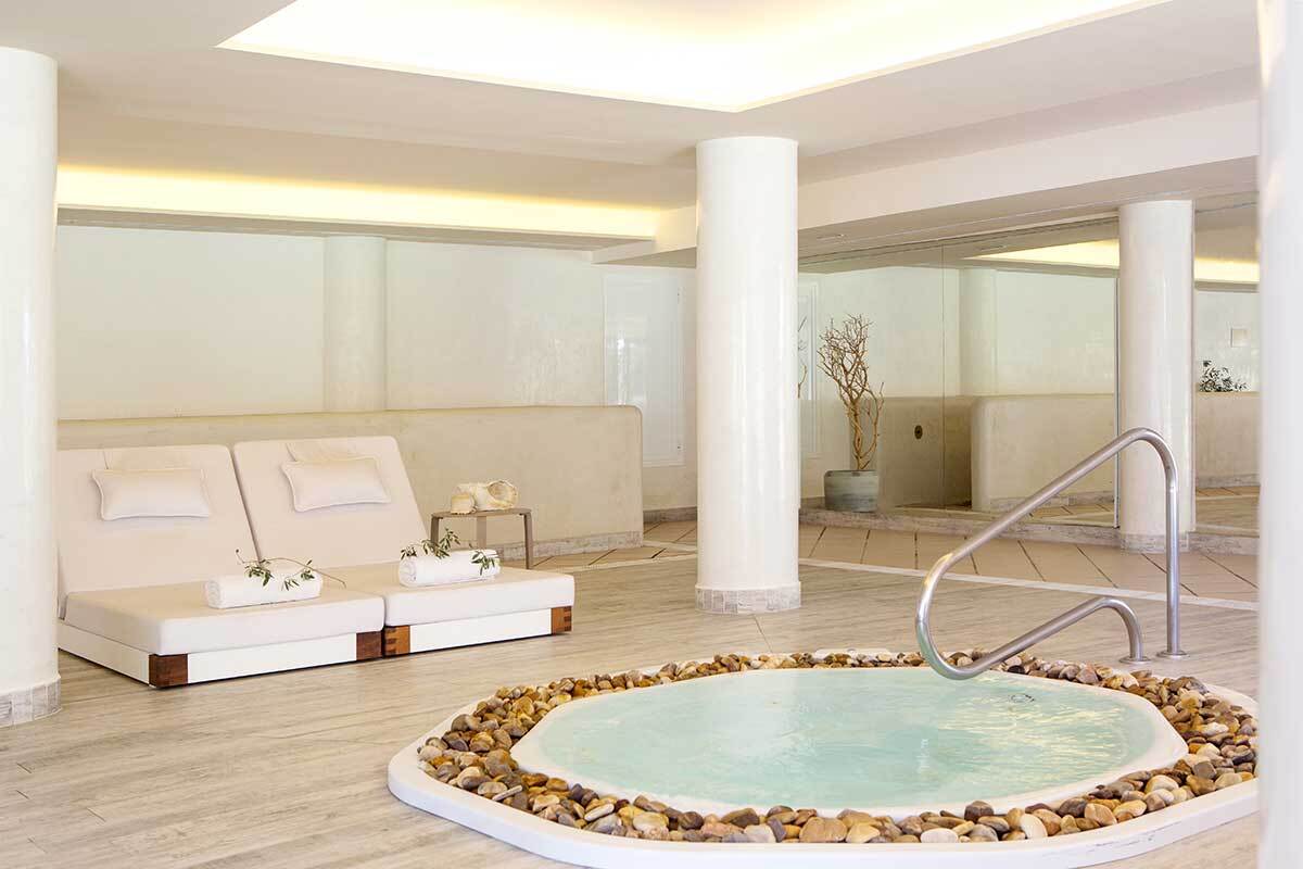 A jacuzzi in a spa with a staircase leading to it