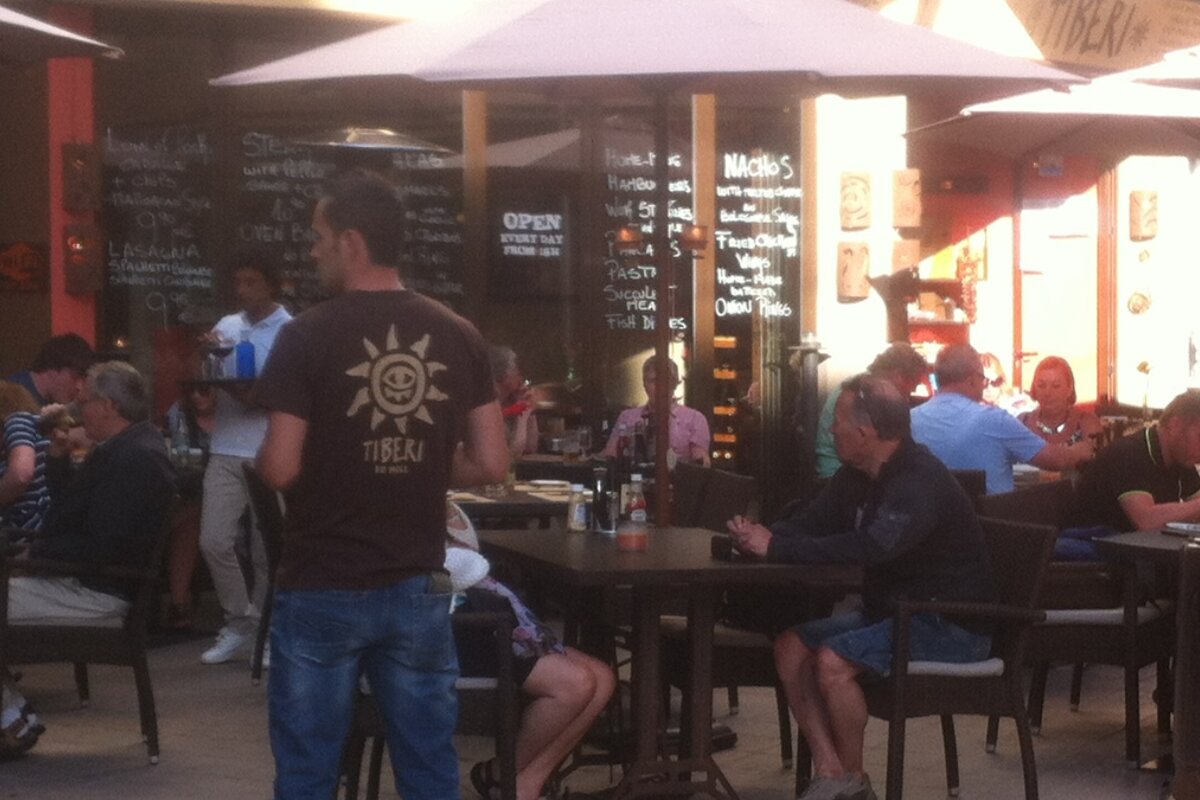 a busy mallorca restaurant outside