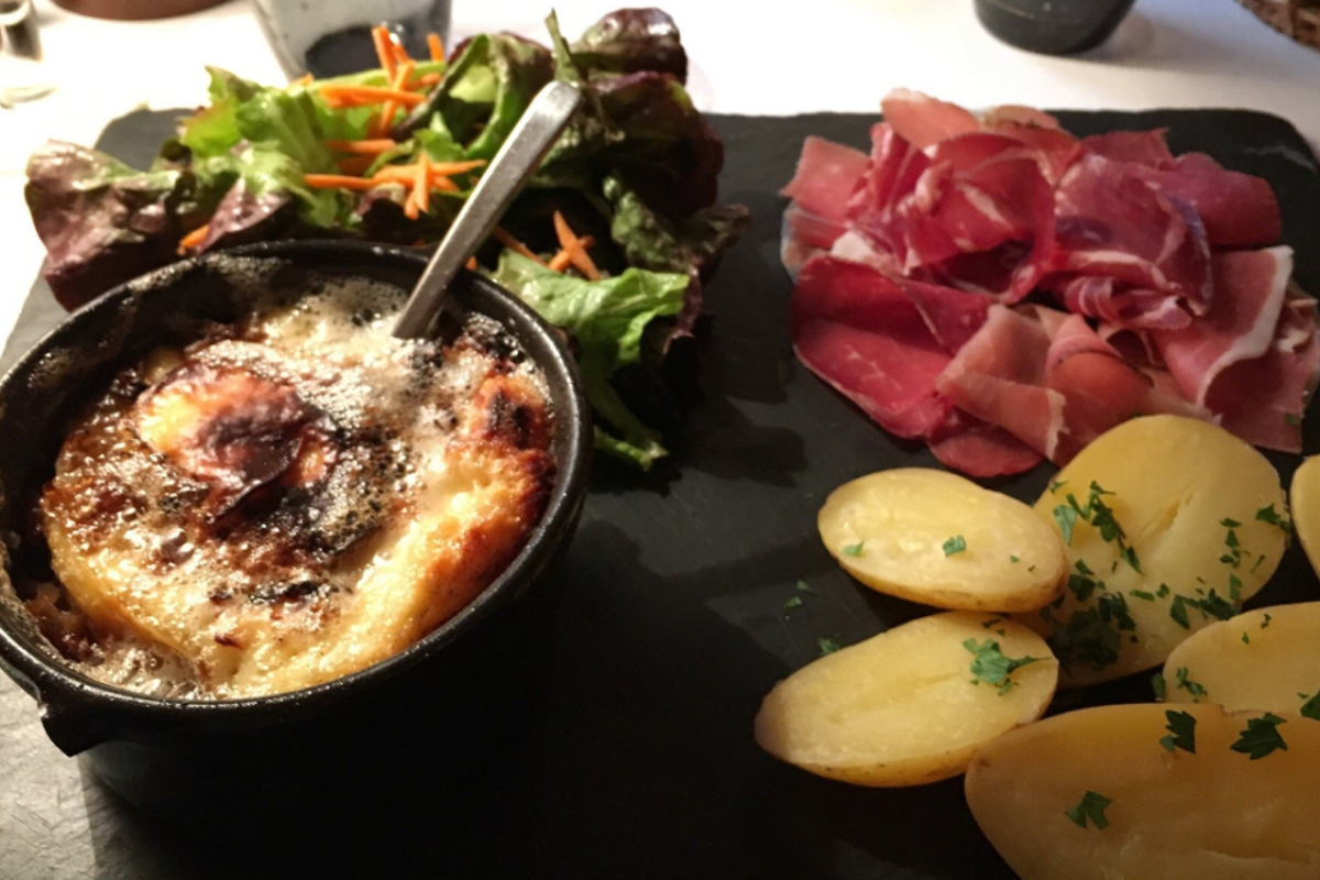 Au Coin du Feu Restaurant, Plagne Soleil / Village style of cuisine