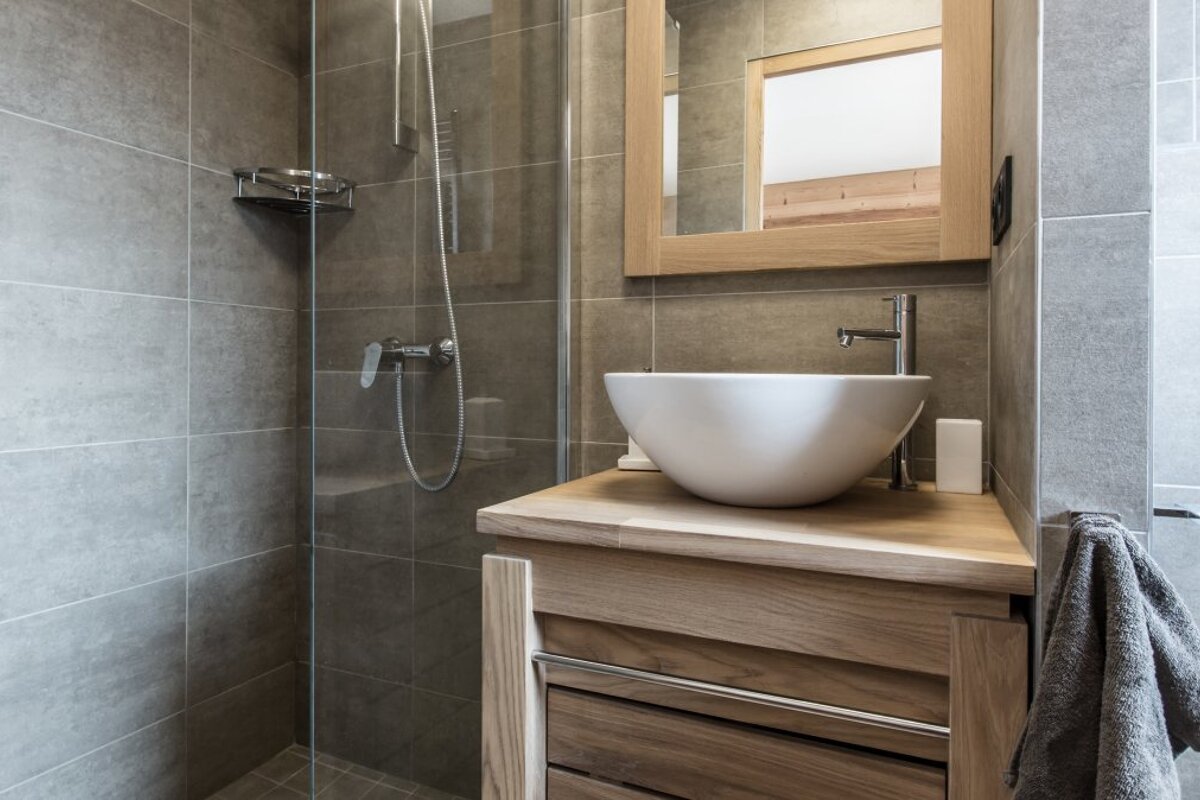 Kilimandjaro 3A Chalet, Les Gets shower room