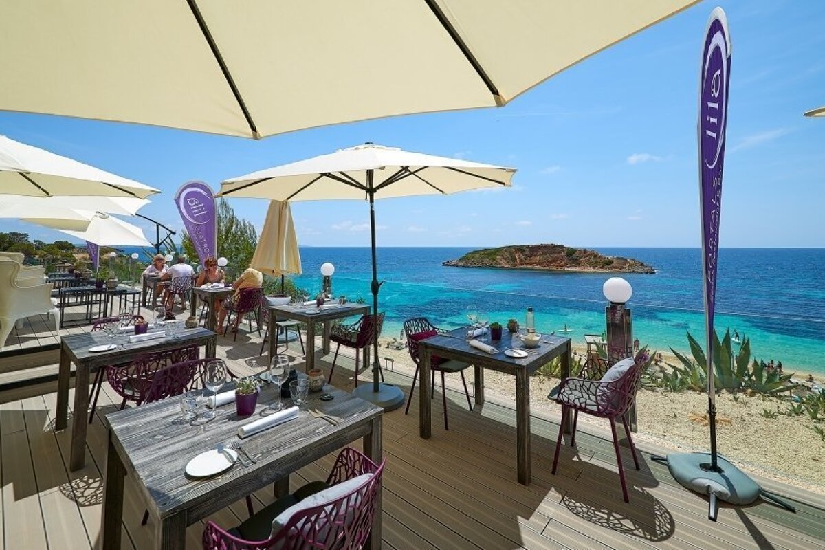 Lila Restaurant , Puerto Portals restaurant terrasse