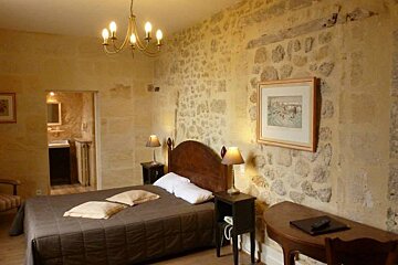 Logis Hostellerie du Chateau de Roques, Puisseguin double bedroom
