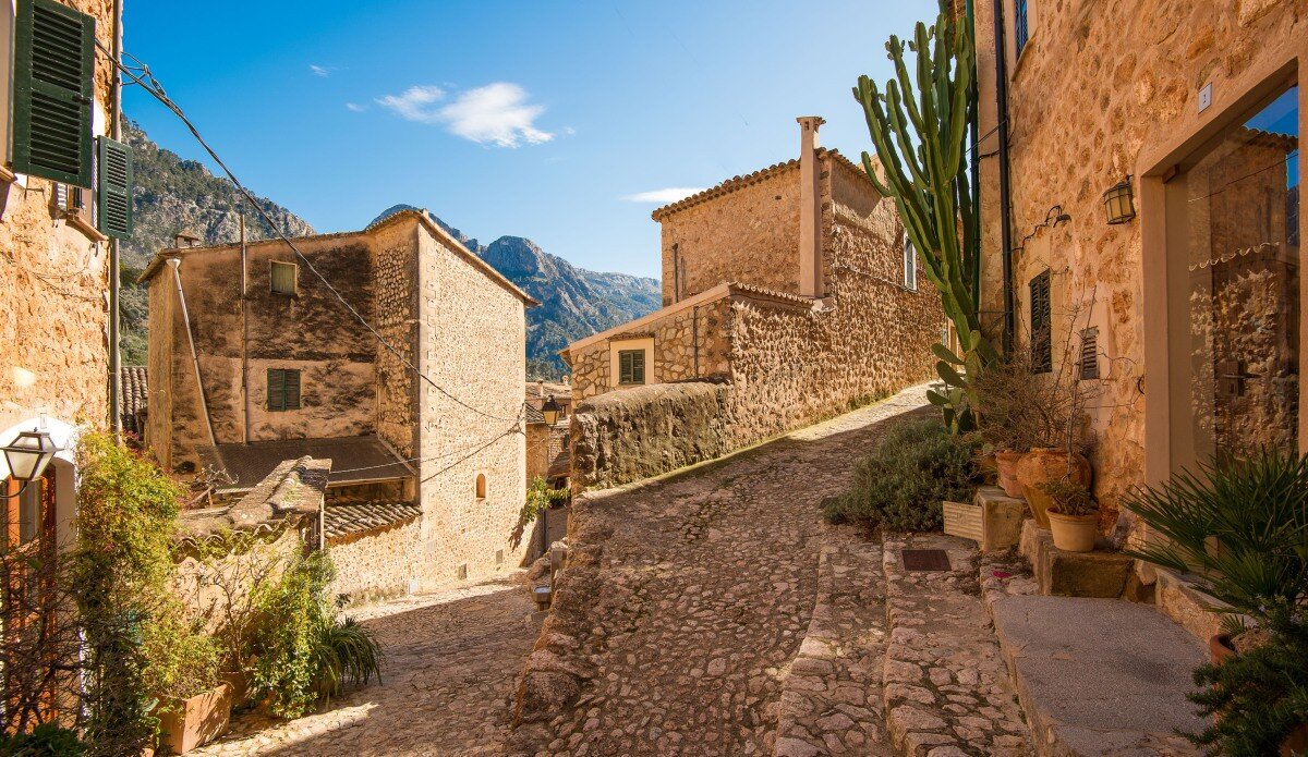 Winding streets in the centre of Fornalutx