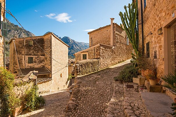 Winding streets in the centre of Fornalutx
