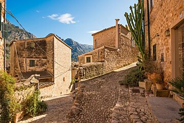 Winding streets in the centre of Fornalutx