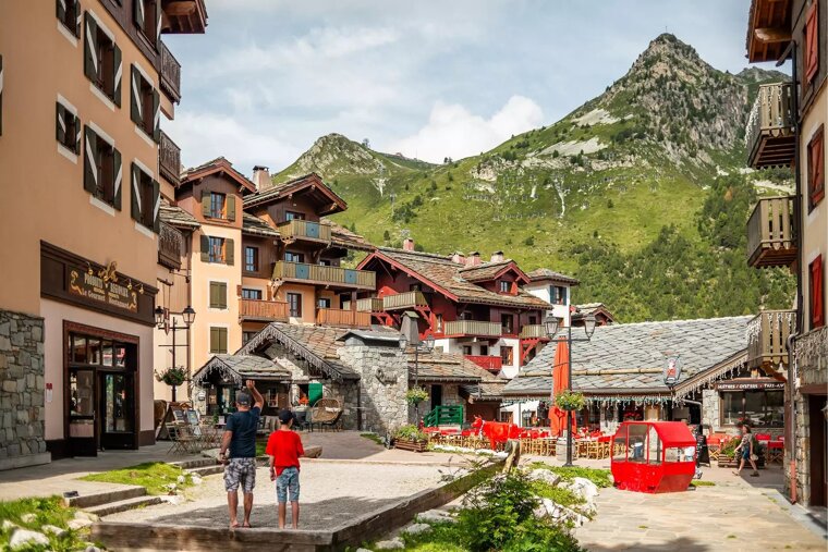 Les Arcs 1950 village