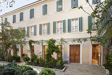 A building with louis vuitton written on it