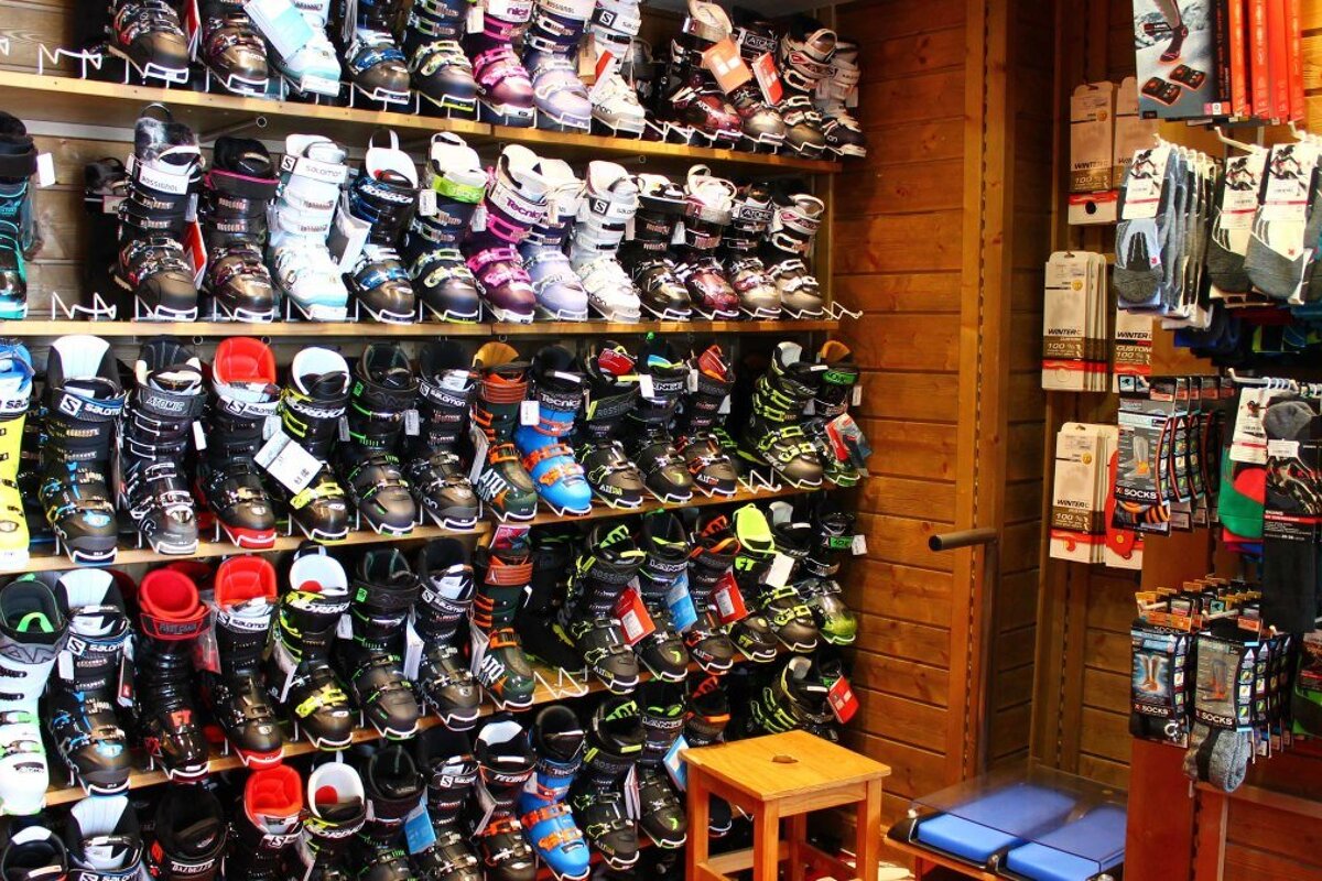 Zenith - Ski Hire, Val Thorens shop interior