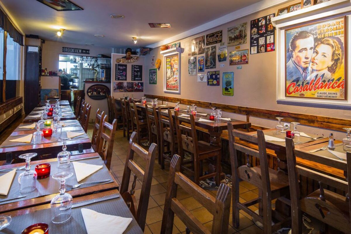 John's American Restaurant, Val Thorens interior