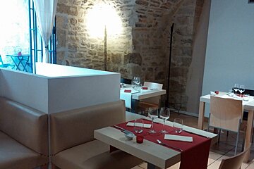 Le Belcour Restaurant Review, Nimes interior