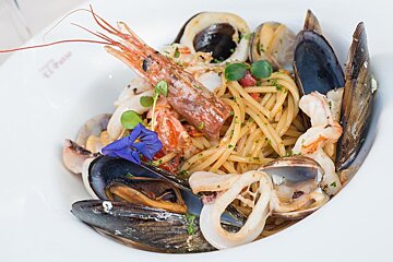 Seafood dish at Estoria el patio