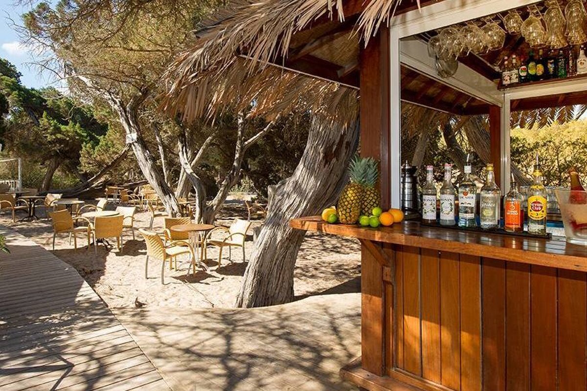 Cala Bassa Beach Club, San Jose bar