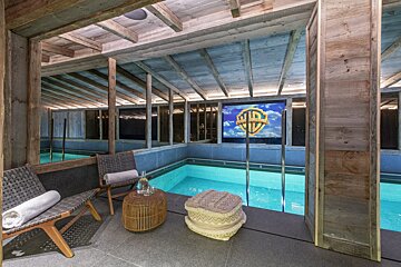 A swimming pool with a screen that says wb on it