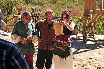 actors performing at durandal in rocamadour