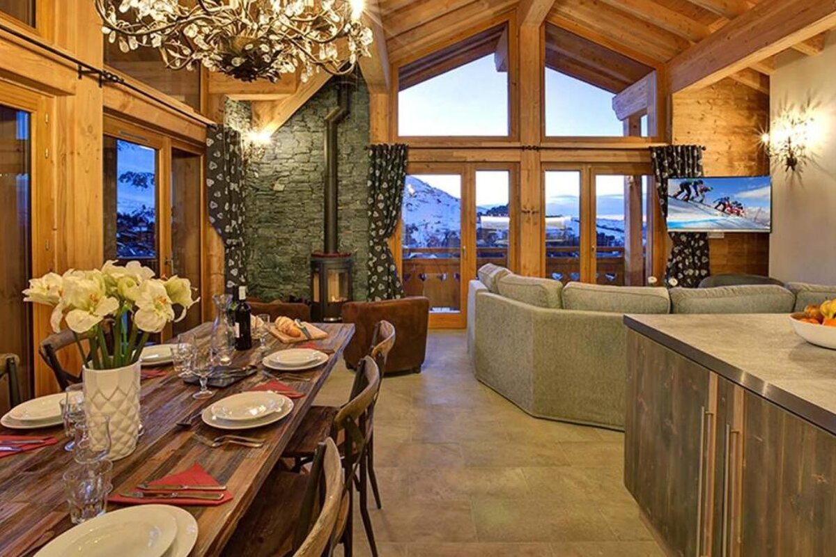 Iris Bleu Chalet, Plagne Soleil / Village dining room 