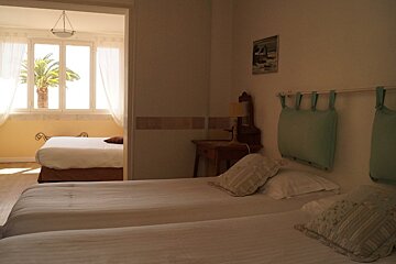 La Fiancee du Pirate Hotel, Villefranche-sur-Mer twin bedroom