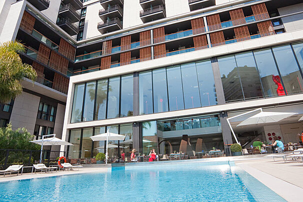 Novotel Monte-Carlo, Monte-Carlo outdoor swimming pool
