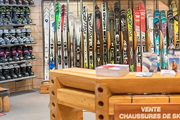 Skimium - Val Ski Shop, Val d'Isere - La Daille shop interior