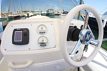 8 Personal Motor Boat, Cannes cockpit