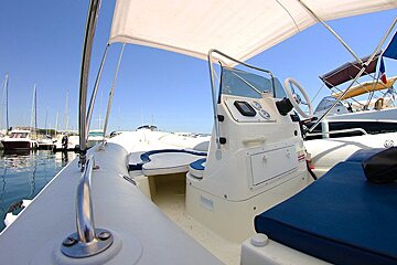 8 Personal Motor Boat, Cannes cockpit