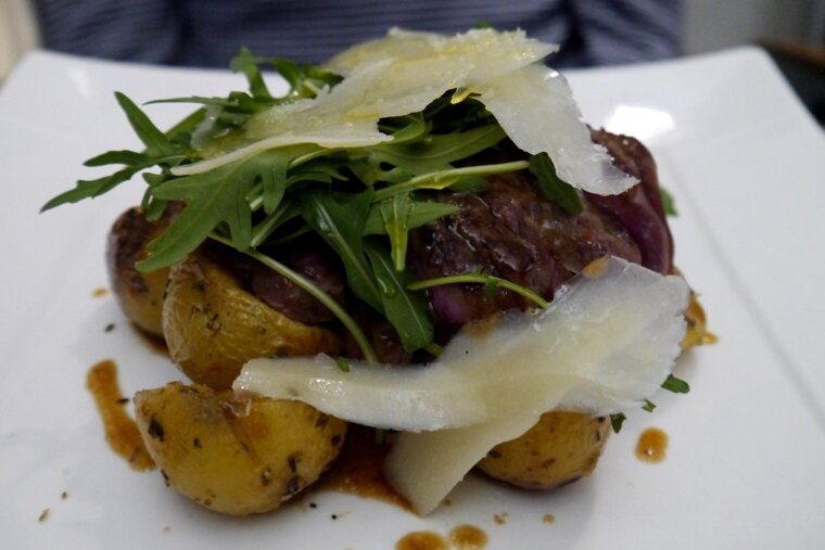 beef filet with potatoes