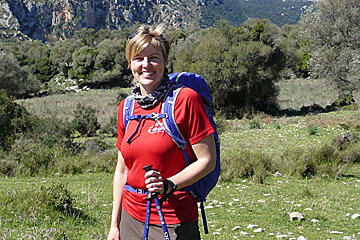 A woman wearing a red shirt that says ' altitude ' on it