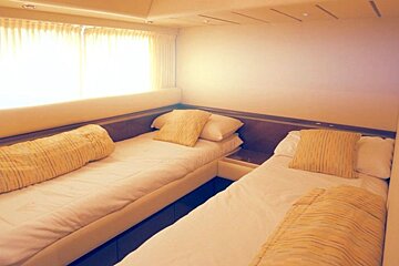 Ferretti 175 Fly 18m Motor Yacht, Puerto de Palma cabin