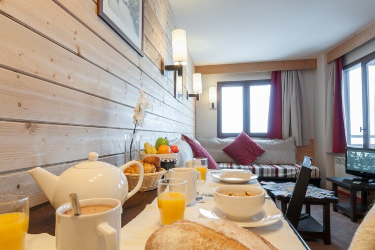Saskia Falaise Residence, Avoriaz dining room