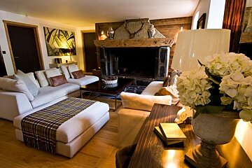 a well furnished lounge