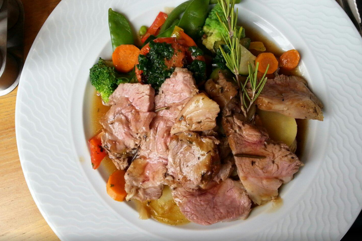 La Reine Jeanne Restaurant, Les Baux style of cuisine