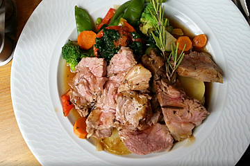 La Reine Jeanne Restaurant, Les Baux style of cuisine