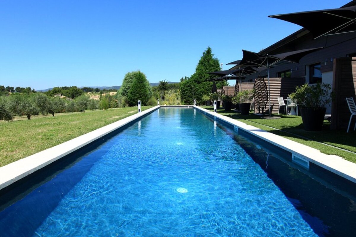 Auberge la Feniere Hotel, Cadenet pool