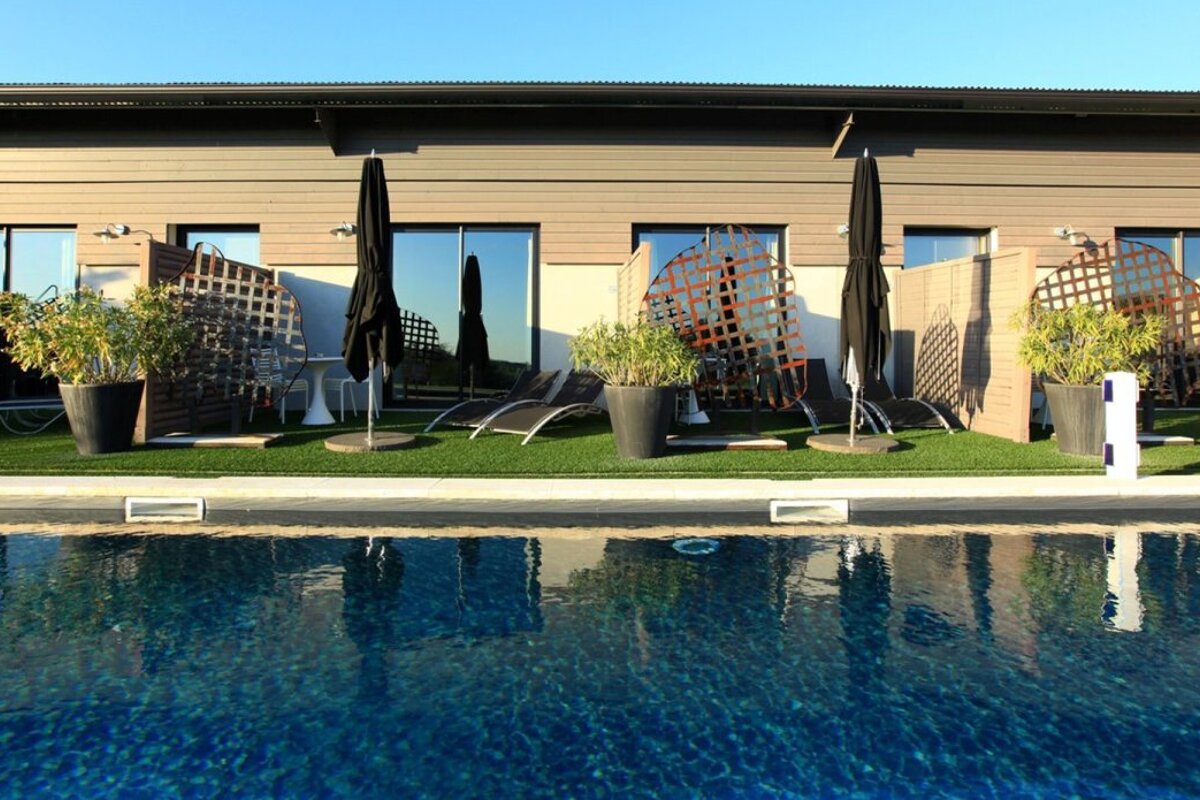 Auberge la Feniere Hotel, Cadenet pool